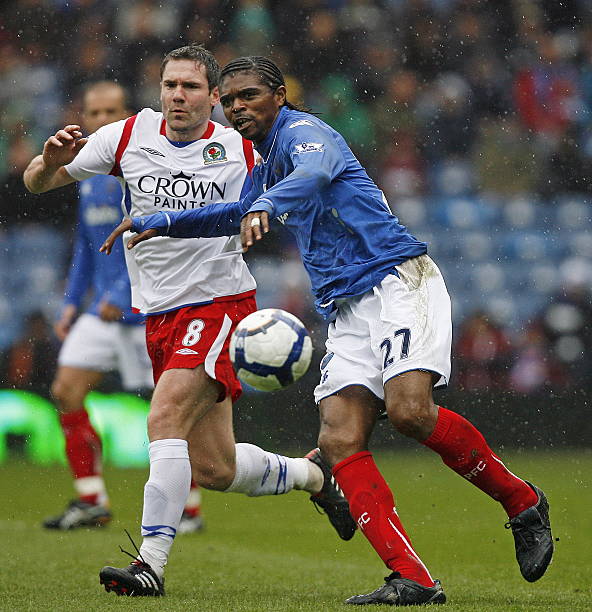 通过他的表 通过他的表