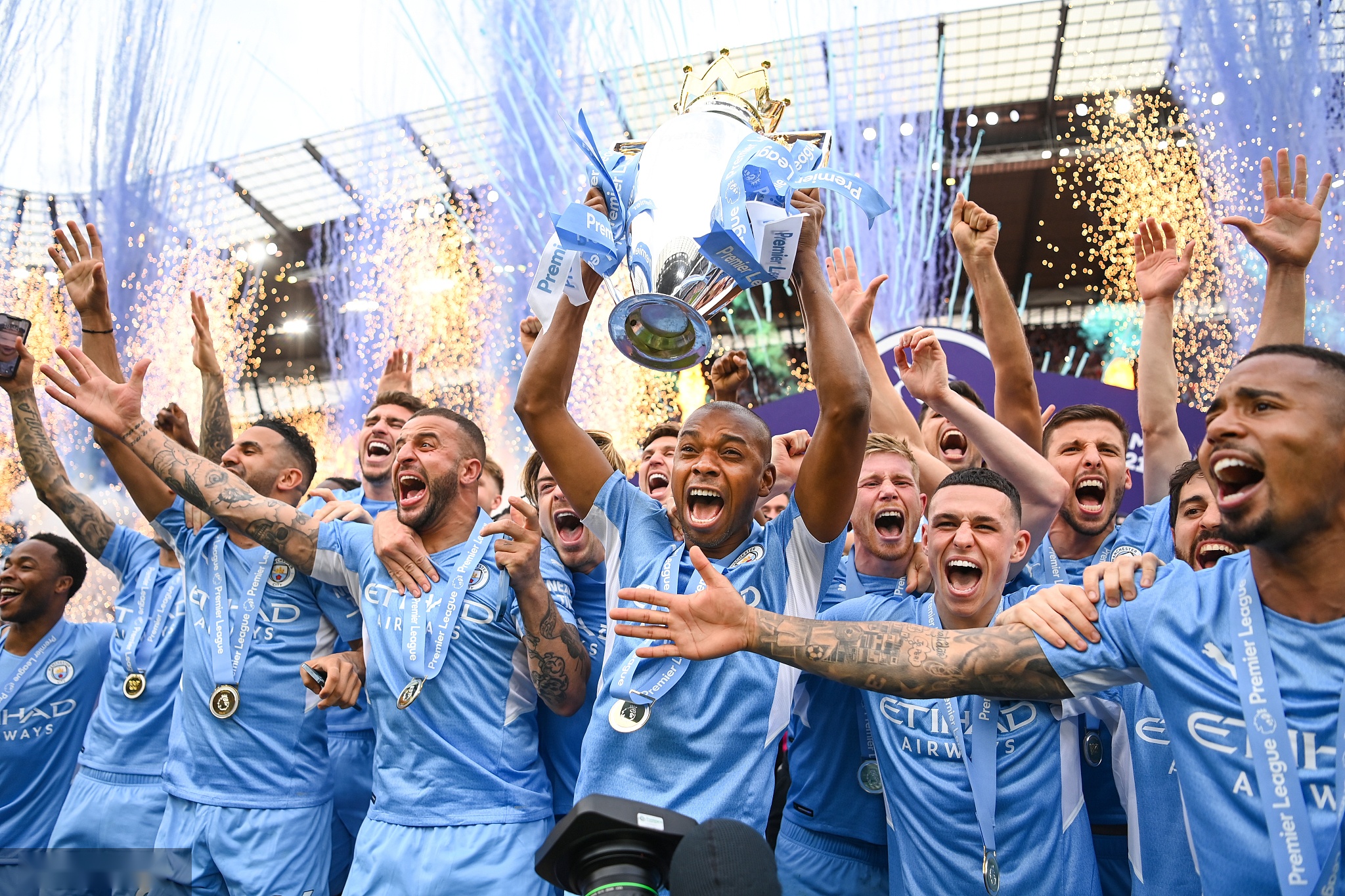 尽管他以 尽管他以